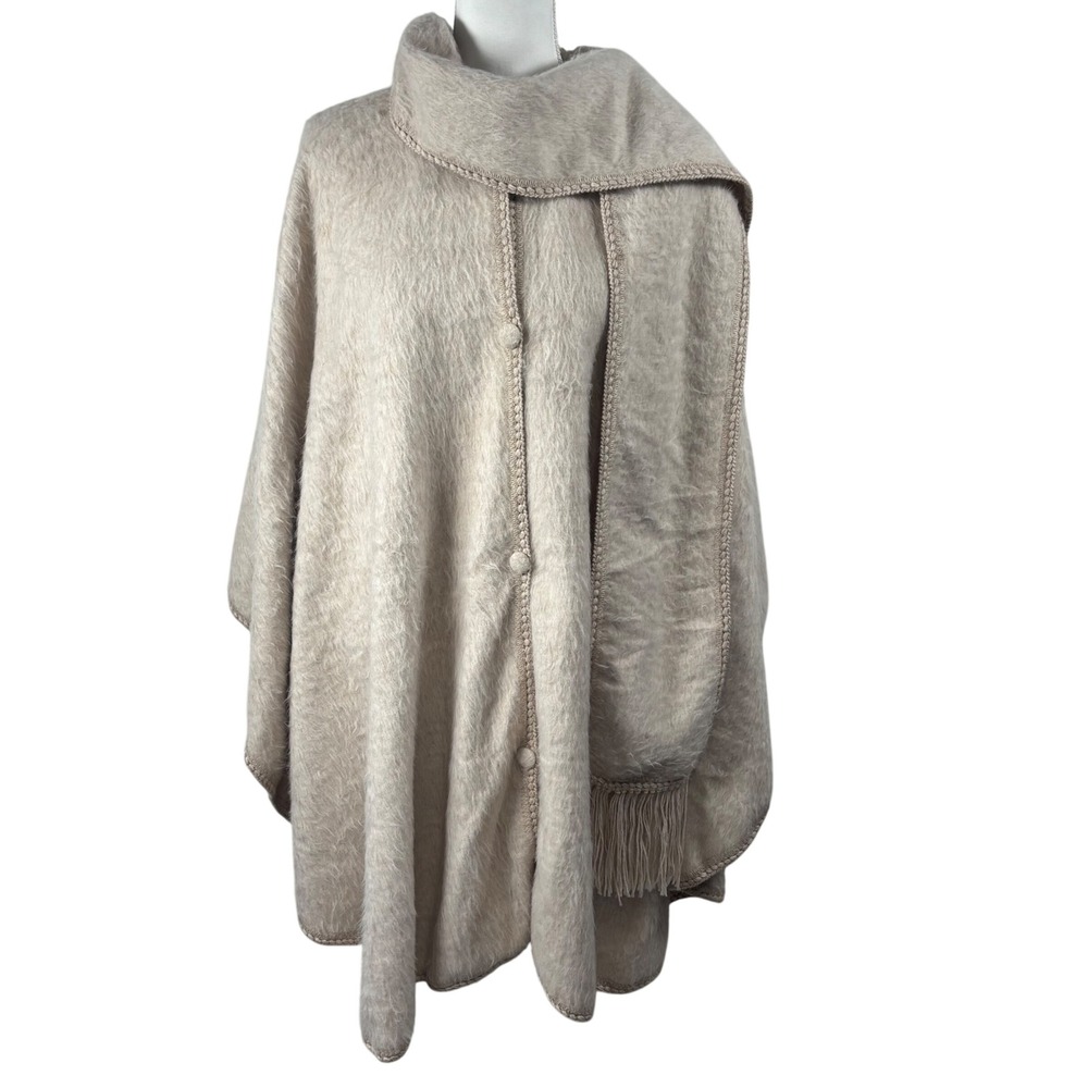 Alpaca Poncho Cape Ruana Cream Beige Scarf Buttons Fringe Soft Made in Peru